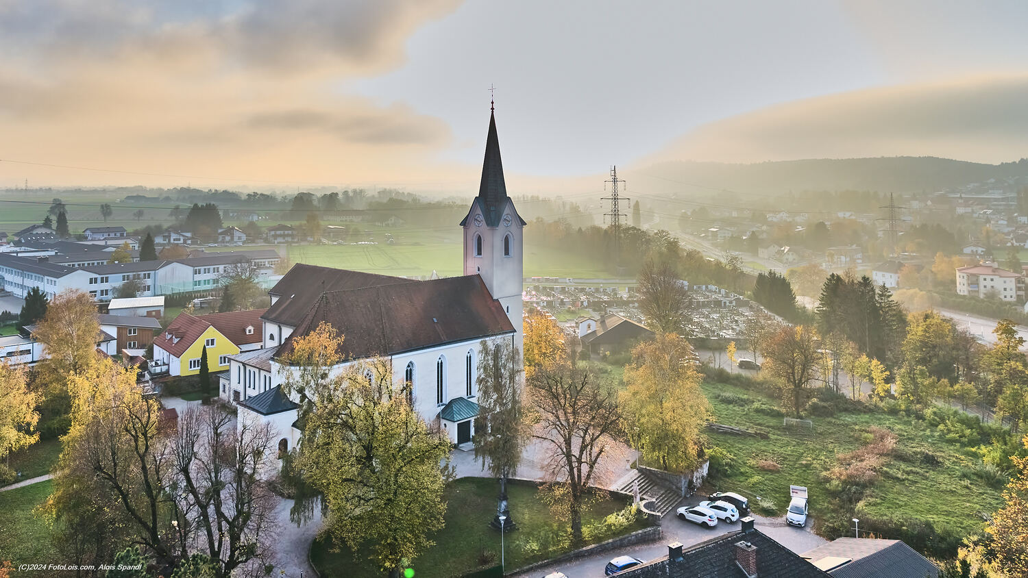 (C)FotoLois.com, Alois Spandl.  Luftbild, Pfarrkirche Wieselburg, HERBST, Mi 30. Oktober 2024.